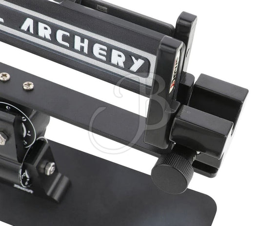 Decut Befiederungsgerät mit ergonomischem Griff und scharfen Klingen für effiziente Vogelbefiederung, auf weißem Hintergrund.
