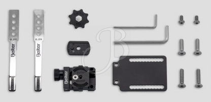 Beiter Microklicker Long 63mm, ein blauer Bogenklicker für den Bogensport, zeigt das Produkt im Bild.