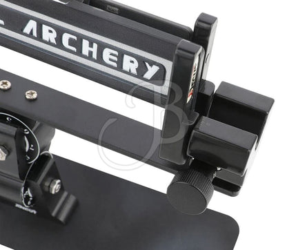 Decut Befiederungsgerät mit ergonomischem Griff und scharfen Klingen für effiziente Vogelbefiederung, auf weißem Hintergrund.