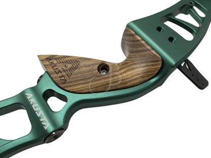 Akusta Halo ILF Mittelteil von Akusta Archery, schwarzes Bogenmittelstück mit ILF-Anschluss, elegante und robuste Konstruktion