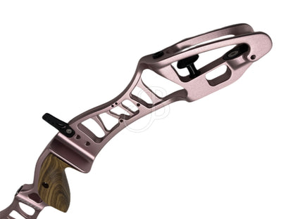 Akusta Halo ILF Mittelteil von Akusta Archery, flexibel, langlebig und ideal für Bogen mit ILF-Anbindung.