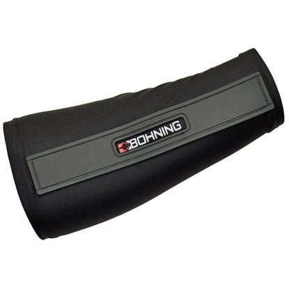 Bohning Armschutz Slip-On für Bogenschützen, schwarzer Armschutz aus robustem Material, bequem sitzend auf dem Arm.